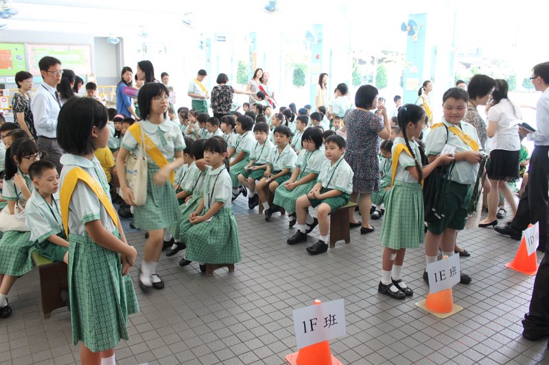 3. 班主任替小一新生點名.JPG